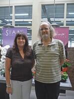 1 Finanzdirektor Peter Samwel und die für Marketing zuständige Sabrina Schalker