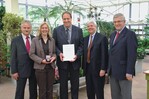 Von links: Manfred Behre, Präsident des Landesverbands Gartenbau Niedersachsen, Heike und Bernd Lameyer, Ministerialdirigent Dr. Ralf-Rainer Paeschke, Hannover, Jürgen Otzen, Direktor der Landwirtschaftskammer Niedersachsen