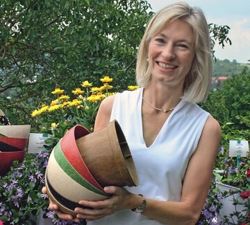 Eva-Maria Geiger von der Landesanstalt in Veitshchheim stellte gute bis sehr gute Ergebnisse von Pflanzen in biologisch abbaubaren Tpfen fest