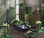 Dekoration im Stil „Moderne Eleganz“ mit weißen Lilien