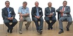Die Fachleute im Gespräch, von links: Rolf Feldmann und Otto Domke, beide Landwirtschaftskammer NordrheinWestfalen, Dirk Unsenos, ISIS IC GmbH, Dr. Gerd vom Bögel, Fraunhofer Institut, Prof. Dr. Georg Wilking, Hochschule Niederrhein