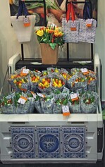 Von links: Der niederländische Anbieter Bercomex Retail stellte mit dem Konzept „Frrresh...“ eine neue Kühlbox für die qualitätssichernde Präsentation von Schnittblumen vor