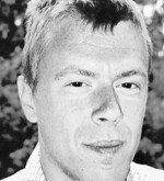 Stefan Leszko ist Diplom-Biologe und Inhaber der Firma „Ihr Wunschgarten“, die sich in Unterpleichfeld im Raum Würzburg mit Planung und Bau von Privatgärten beschäftigt. Die Firma ist Mitglied im Mitglied im Verband Naturgarten.