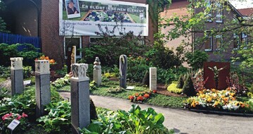 1 Bad Essen: Der „Memoriam-Garten“ ist die in diesem Jahr grte Gemeinschaftsanlage auf einer Gartenschau, das Kampagnen-Banner sorgt fr noch mehr Aufmerksamkeit