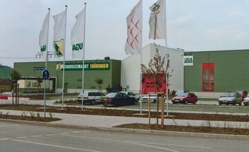 1 Der Blumengromarkt Thringen nach seiner Fertigstellung im Frhjahr 1996