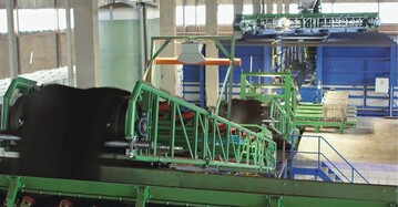 In der Steuerungseinheit der Mischanlage sind alle Rezepturen fr die verschiedenen Produkte abgespeichert. Die einzelnen Komponenten werden automatisch beigefgt.