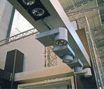 1 Der neue Strahler von PL Lighting ist um 350° drehbar und um 90° schwenkbar. Der Strahler ist in den Farben Weiß, Schwarz und Silber erhältlich