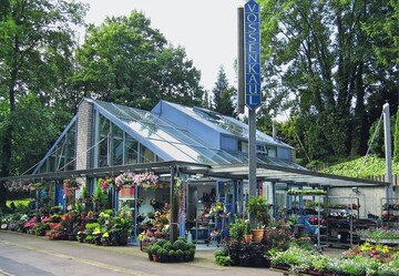 Das blaue Glashaus ist das Markenzeichen des Unternehmens 