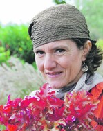 Cornelia Pacalaj
ist Staudenexpertin und Versuchsingenieurin an
der LVG Erfurt. Ihr Wissen gibt sie in Projekten und
Seminaren an Gärtner und Kommunen weiter.
Außerdem verfasst sie Beiträge für Ulmer-Zeitschriften,
zum Beispiel die GaLaBau-Zeitung
„campos“.