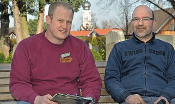 Hans-Peter Hbsch (links) und Thomas Hlzl haben gemeinsam viel fr den Inninger Friedhof erreicht