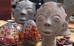 1 Afrikanische Kunst aus Ghana und Südafrika am Stand eines Dritte-Welt-Ladens