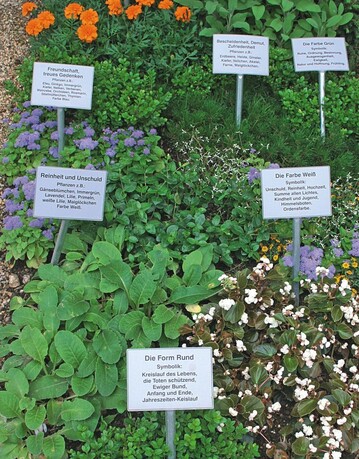 Auf der BUGA wird im Ausstellungsteil „Historische Grber“ auch auf die Symbolik von Pflanzen und Farben eingegangen