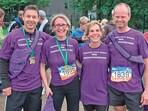 Friedhofsgärtner machten das Rennen im 5-km-Lauf, das erfolgreiche Quartett von links nach rechts: Darius Markiewicz, Anja Qayyum-Kocks und Stefanie und Roland Wagner freuen sich über den Sieg.