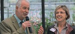 Minister Jürgen Reinholz und Elke Mohnhaupt beim „Tag der offenen Tür“ in der Lehr- und Versuchsanstalt Gartenbau Erfurt