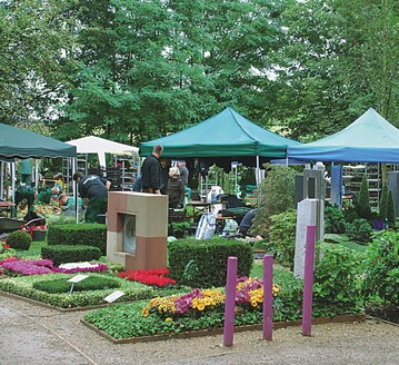 Wenn Grber zelten gehen, sind die Friedhofsgrtner auf der BUGA aktiv.