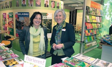 1 Die Aussteller freuen sich auf die Besucher, wie hier am Stand des Verlags Eugen Ulmer.