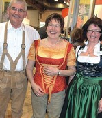 11 Ganz in bayerischem Stil zeigte sich das Team der Firmen Stender und Euflor: Heinrich-Gerhard Hengstermann mit Ehefrau und Renate Höring.