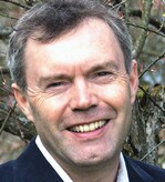 Martin Trüssel ist Eidg. Dipl. Gärtnermeister und Verlagsleiter des Schweizer Fachmagazins dergartenbau. Außerdem ist er Verfasser von verschiedenen naturkundlichen Büchern und Fachpublikationen.