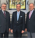 Kammerpräsident Arendt Meyer zu Wehdel (Mitte) mit dem künftigen Kammerdirektor Hans-Joachim Harms (rechts) und seinem Vorgänger Jürgen Otzen.