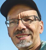 Peter Springer Jahrgang 1955, ist gelernter Zierpflanzengärtner, Gartenbau-Diplomingenieur und Redakteur. Seit 1994 arbeitet er freiberuflich als Fachjournalist für DEGA und andere gärtnerische Fachzeitschriften.