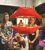 3 „Pulp“: Die bepflanzten und beleuchteten Lippen sind eine Idee von AnneSophie Bouly (rechts) und Julie Laborde.