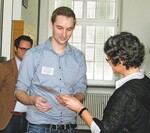 „Green Challenge“ 2014: Jurymitglied Prof. Dr. Traud Winkelmann überreicht Fokko zur Mühlen die Siegerkunde.