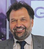 Wilfried Raff bekommt die Ehrennadel