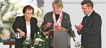1 Heide Simonis, ehemalige Ministerpräsidentin von Schleswig-Holstein, taufte auf Schloss Gottorf in Schleswig eine Tantau-Rose auf den Namen ‘Friedenslicht‘.