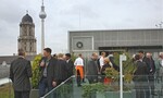 1 Austausch in der niederländischen Botschaft in Berlin.