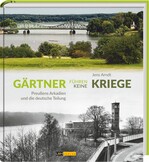 Im Mittelpunkt der Ausstellung stehen die Erlebnisse der Gärtner während der Zeit der Zerstörung im Kalten Krieg und der Wiederherstellung nach 1989. In Sacrow wird dies besonders deutlich, im Bild die Heilandskirche.Anlässlich der Ausstellung „Gärtner führen keine Kriege“ erscheint im Juli ein Buch mit gleichnamigem Titel.