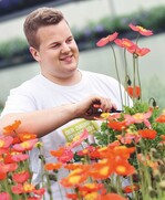 Florian Klarmann zeichnet ein realistisches und attraktives Bild des Berufs Gärtner.