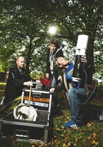 Die drei Gründer von FaunaPhotonics (von links) Carsten Kirkeby, Frederik Taarnhøj and Mikkel Brydegaard Sørensen mit verschiedenen Geräteprototypen.