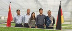 Dr. Matthias Redlefsen (zweiter von links), Benary, mit den chinesischen Partnern von Ican Seed und Jintian Seedling.