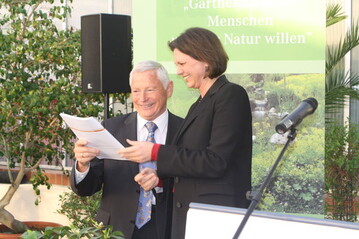 DGG-Prsident Karl Zwermann und Bundeslandwirtschaftsministerin Ilse Aigner bei der Jubilumsfeier der DGG 1822 im Botanischen Garten Dahlem.
