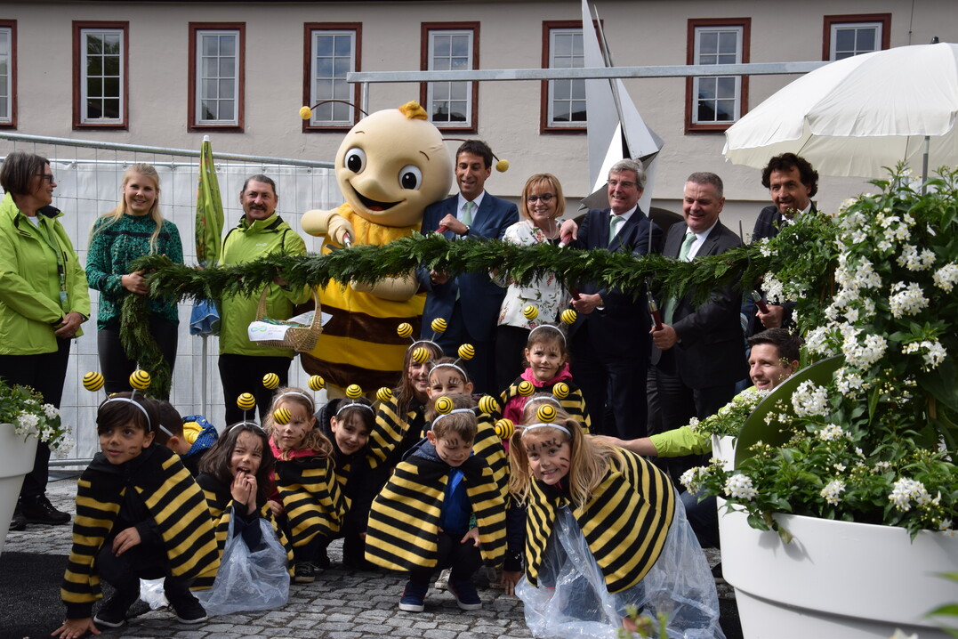 Biene "Remsi" ist das Maskottchen der Gartenschau.