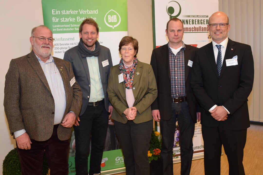 Der Geschäftsführende Vorstand des BdB Schleswig- Holstein (v.r.n.l.): Vorsitzender Axel Huckfeldt (Horst), Mathias Münster (Bullendorf bei Elmshorn, Schatzmeister), Angelika Steffen (1. Stellv. Vorsitzende, Rellingen), Niels Reinke (Beisitzer, Rellingen) und John-Hermann Cordes (Holm, Beisitzer). Nicht im Bild: Jan-Hinrich Heydorn (2. Stellv. Vorsitzender, Bevern).