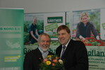 Präsident Andreas Lohff (re.) ehrte die berufsständischen Verdienste von Helmut Barthels, Hamburg, mit der Silberne Ehrennadel des Zentralverbandes Gartenbau (ZVG).