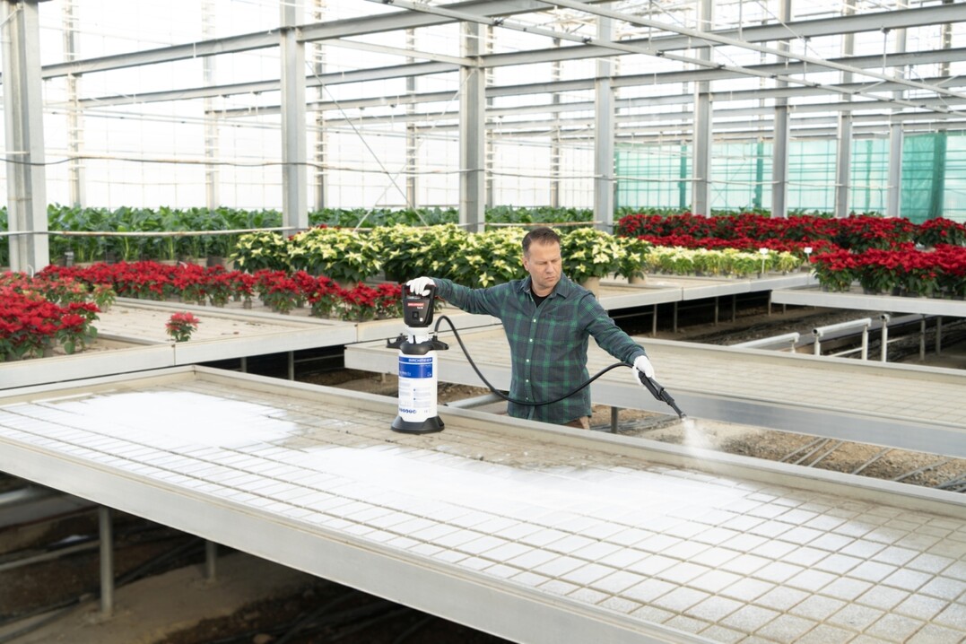 Birchmeier presents the e-Foam 7 battery-powered foaming device: It was specifically developed for the professional foam disinfection of cultivation tables and CC containers.