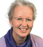 Christiane James ist ausgewiesene Expertin für den Friedhofsgartenbau, Autorin zahlreicher Fachbücher sowie regelmäßig Jurymitglied auf Gartenschauen. Für DEGA betreut sie den Fachteil Friedhofsgartenbau.