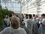 Besichtigung der Wageningen UR Glastuinbouw: Dr. Silke Hemming erläutert die Funktionsweise
des VenLowEnergyKas.