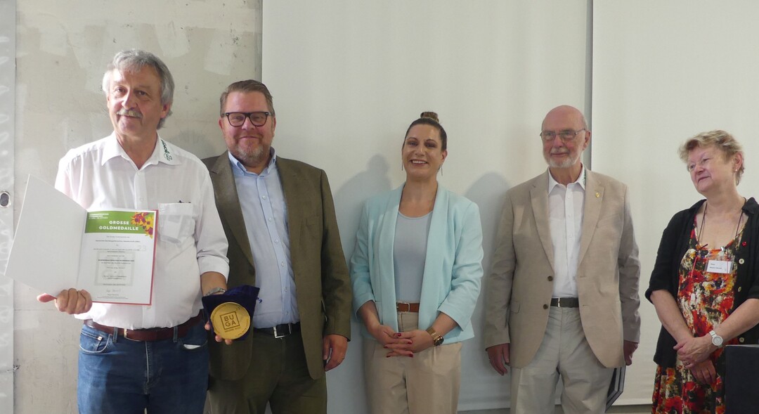 Jrgen Carocci (links) erhlt auch als Einzelaussteller eine Groe Goldmedaille.
