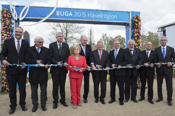 Die BUGA 2015 Havelregion wird erffnet - Festakt fand heute statt. Unsere Ehrengste (vlnr): Jens Aasmann (Amtsdirektor Amt Rhinow/Stlln), Frank-Walter Steinmeier (Auenminister), Helmut Selders (Vizeprsident Zentralverband Gartenbau e.V. (ZVG), Dietlind Tiemann (Vorsteherin BUGA-Zweckverband), Dietmar Woidke (Ministerprsident Brandenburg), Joachim Gauck (Bundesprsident), Reiner Haseloff (Ministerprsident Sachsen-Anhalt), Ronald Seeger (Brgermeister Rathenow), Bernd Poloski (Brgermeister Hansestadt Havelberg), Roy Wallenta (Brgermeister Premnitz)