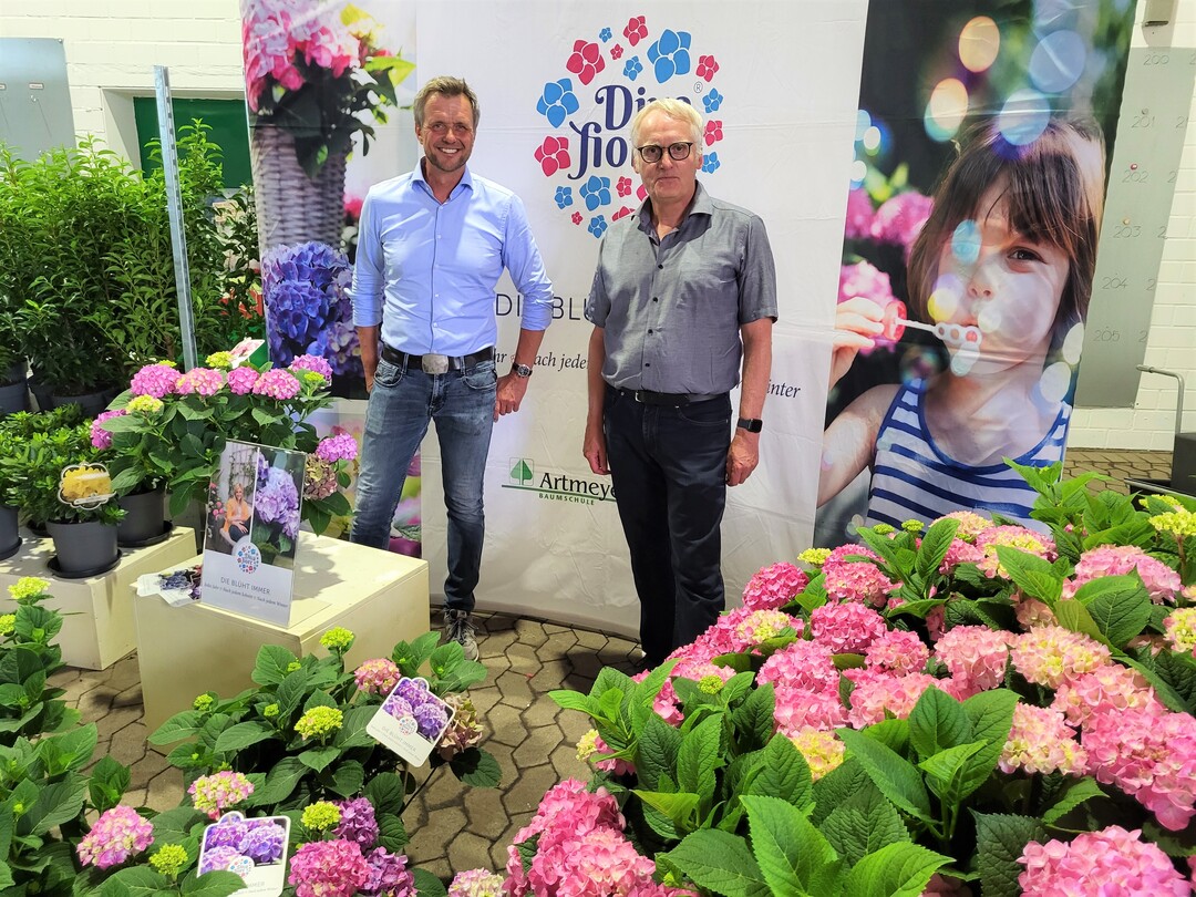 Ralf Hovest-Engberding (links) und Norbert Artmeyer fhren das Unternehmen Artmeyer Baumschule in Hrstel.