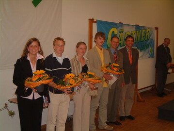 Die Besten in Ihrem Fach  die frisch gebackenen Baumschul-Grtner Nele Pein, Christian Heinig, Stephanie Beutling und Christian Schwander mit Arnd Schurig vom Bund deutscher Baumschulen (BdB) e.V. 