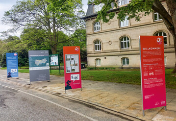 Das neue Orientierungssystem auf dem Ohlsdorfer Friedhof erklrt mit allgemein verstndlichen 
Symbolen und Farben, wo Leben und Erholung ihren Platz haben und wo Orte der Trauer sind.