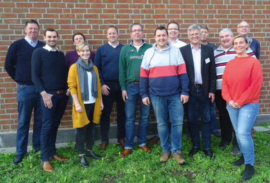  Fr die Projektkasse zusammengeschlossen haben sich die Treuhandstellen fr 
Dauergrabpflege Schleswig-Holstein, Niedersachsen/Sachsen-Anhalt und Nordwest, 
die Friedhofsgrtnergenossenschaften Hamburg und Lbeck. Beteiligt ist auch der 
Wirtschaftsverband Gartenbau Norddeutschland fr die Verwaltung   