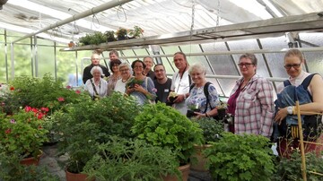 Fhrung der Fachgruppe Pelargonie durch die Klostergrtnerei in Maria Laach