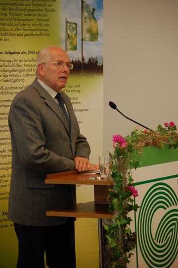Klaus Hoffmann warb bei den anwesenden ZVG-Delegierten dafr, bei Stdten und Gemeinden
fr die Teilnahme am Wettbewerb Entente Florale zu werben.