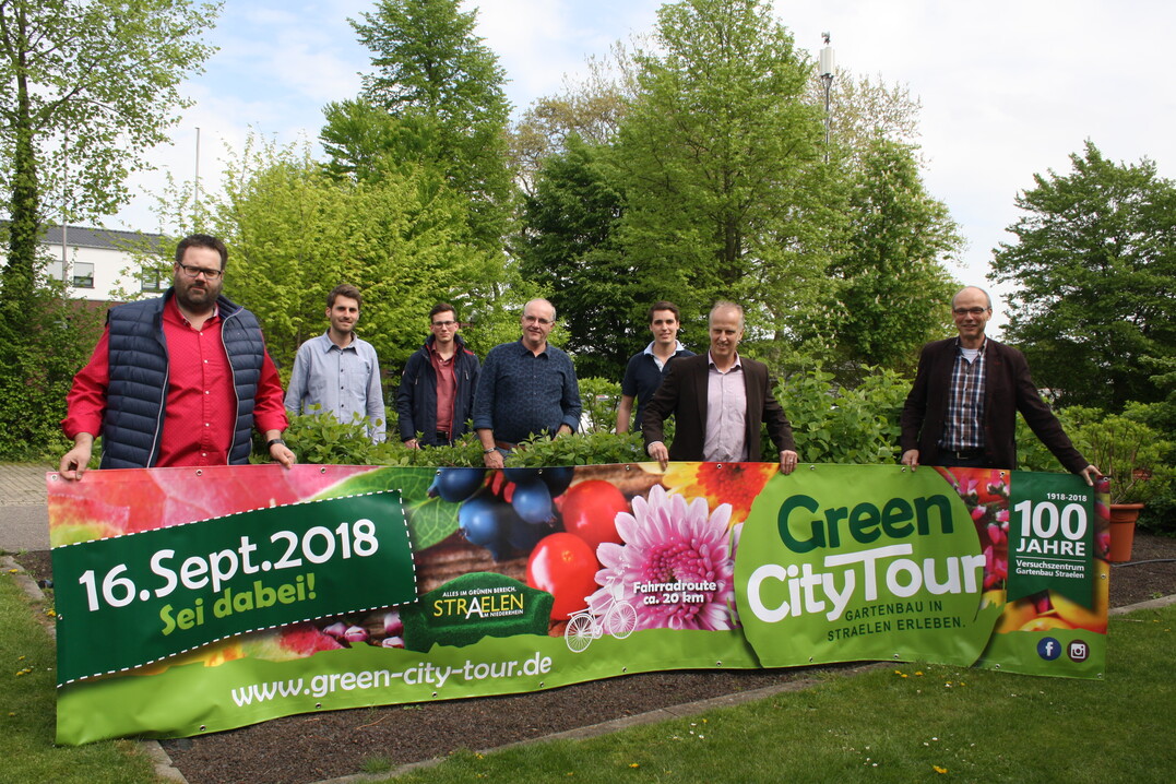 Setzen sich für die erste Straelener GreenCityTour ein (v.l.): Michael Bosch (Bosch Plants), Bernd Germes (Futura Flowers), Thomas van Megen (Gerbera van Megen), Marcel van den Broek (Tomaten van den Broek), Christian Berghs-Trienekens (Gemüsebau), Uwe Bons (Wirtschaftsförderung Straelen) und Andrew Gallik (Leiter Versuchsanstalt Gartenbau).