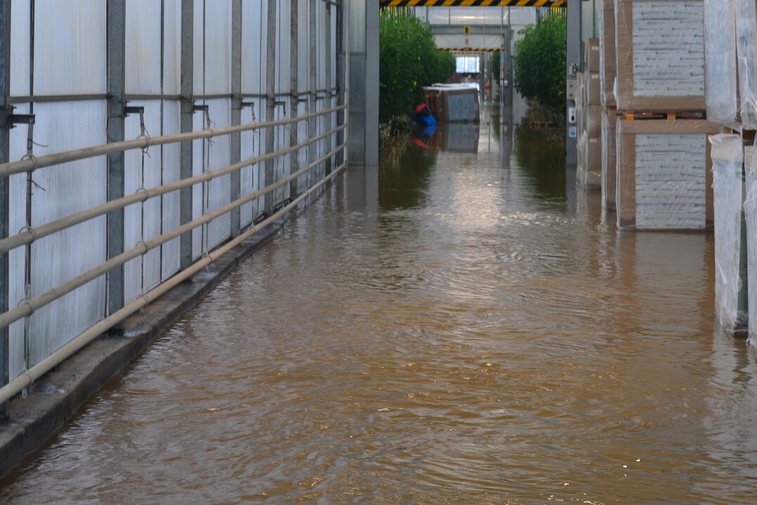 Auf Grund der Gefahrensituation durften einige Betriebe erst Tage nach dem Unwetter betreten werden.